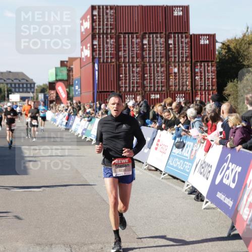 03.10.2025 - Köhlbrandbrückenlauf Jannik Wohlers http://msf.ph/oto/9052021 03.10.2025 13:08:52 Ziel 4138, 4213, 4340, 4544, 5705, 5842, 6034, 6232, 6233 meine-sportfotos.de