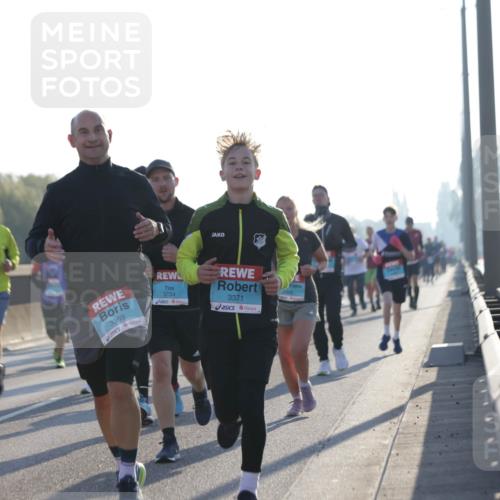 03.10.2025 - Köhlbrandbrückenlauf Jannik Wohlers http://msf.ph/oto/9052038 03.10.2025 09:19:17 Position 3 3734, 3371, 3369 meine-sportfotos.de