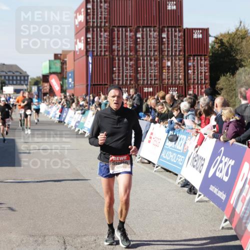 03.10.2025 - Köhlbrandbrückenlauf Jannik Wohlers http://msf.ph/oto/9052040 03.10.2025 13:08:52 Ziel 4138, 4213, 4340, 4544, 5705, 5842, 6034, 6232, 6233 meine-sportfotos.de