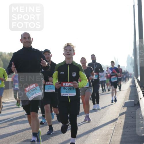 03.10.2025 - Köhlbrandbrückenlauf Jannik Wohlers http://msf.ph/oto/9052043 03.10.2025 09:19:17 Position 3 3369, 3734, 3371 meine-sportfotos.de