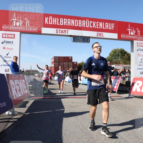 03.10.2025 - Köhlbrandbrückenlauf Lena Gebhardt http://msf.ph/oto/9052050 03.10.2025 13:06:12 Ziel 4504, 4635, 4738, 6222, 6224, 6323, 6356, 6510, 6850 meine-sportfotos.de