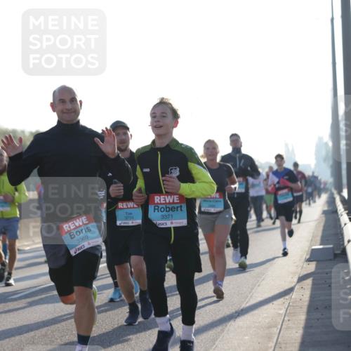 03.10.2025 - Köhlbrandbrückenlauf Jannik Wohlers http://msf.ph/oto/9052054 03.10.2025 09:19:17 Position 3 3369, 3734, 3371 meine-sportfotos.de
