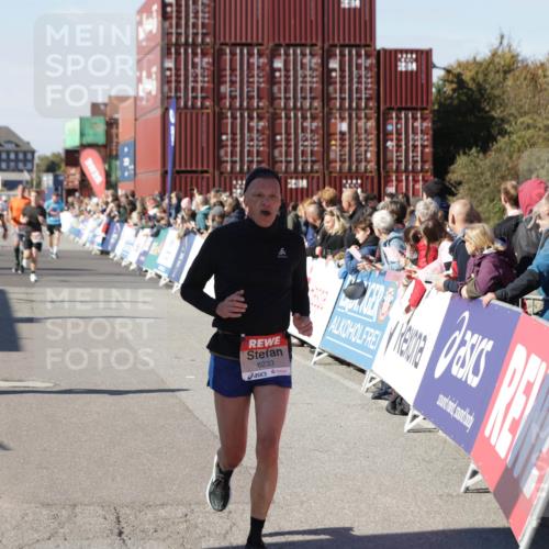 03.10.2025 - Köhlbrandbrückenlauf Jannik Wohlers http://msf.ph/oto/9052062 03.10.2025 13:08:52 Ziel 4138, 4213, 4340, 4544, 5705, 5842, 6034, 6232, 6233 meine-sportfotos.de