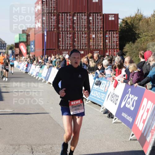 03.10.2025 - Köhlbrandbrückenlauf Jannik Wohlers http://msf.ph/oto/9052066 03.10.2025 13:08:52 Ziel 4138, 4213, 4340, 4544, 5705, 5842, 6034, 6232, 6233 meine-sportfotos.de