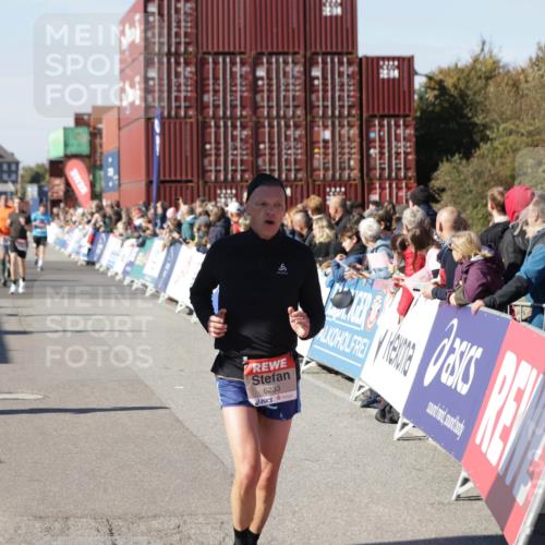 03.10.2025 - Köhlbrandbrückenlauf Jannik Wohlers http://msf.ph/oto/9052068 03.10.2025 13:08:52 Ziel 4138, 4213, 4340, 4544, 5705, 5842, 6034, 6232, 6233 meine-sportfotos.de