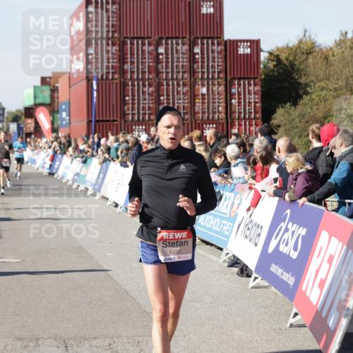 03.10.2025 - Köhlbrandbrückenlauf Jannik Wohlers http://msf.ph/oto/9052078 03.10.2025 13:08:52 Ziel 4138, 4213, 4340, 4544, 5705, 5842, 6034, 6232, 6233 meine-sportfotos.de