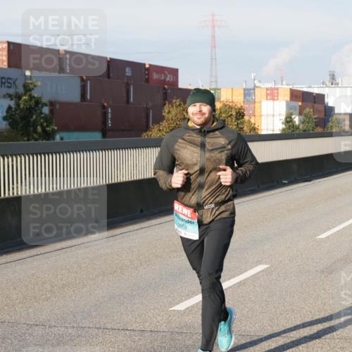 03.10.2025 - Köhlbrandbrückenlauf Jannik Wohlers http://msf.ph/oto/9052081 03.10.2025 09:46:39 Position 3 10600, 2959 meine-sportfotos.de
