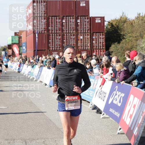 03.10.2025 - Köhlbrandbrückenlauf Jannik Wohlers http://msf.ph/oto/9052083 03.10.2025 13:08:52 Ziel 4138, 4213, 4340, 4544, 5705, 5842, 6034, 6232, 6233 meine-sportfotos.de