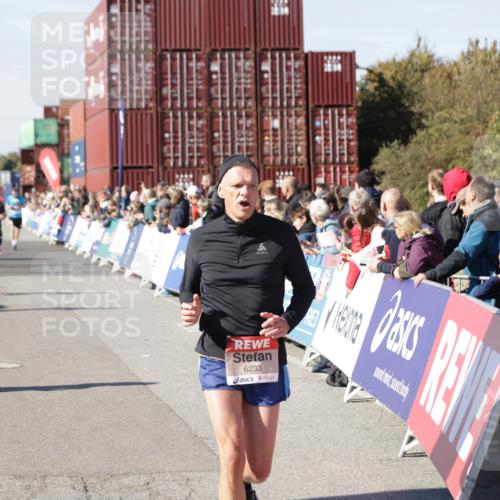 03.10.2025 - Köhlbrandbrückenlauf Jannik Wohlers http://msf.ph/oto/9052085 03.10.2025 13:08:53 Ziel 4138, 4213, 4340, 4505, 4544, 5705, 5842, 6034, 6232, 6233 meine-sportfotos.de