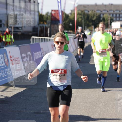 03.10.2025 - Köhlbrandbrückenlauf Jannik Wohlers http://msf.ph/oto/9052105 03.10.2025 13:08:54 Ziel 4138, 4213, 4340, 4403, 4505, 4544, 5705, 5842, 6034, 6233, 6372 meine-sportfotos.de
