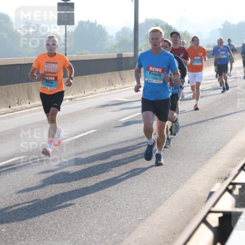 03.10.2025 - Köhlbrandbrückenlauf Lena Gebhardt http://msf.ph/oto/9052122 03.10.2025 09:15:06 Position 1 1030, 3043 meine-sportfotos.de