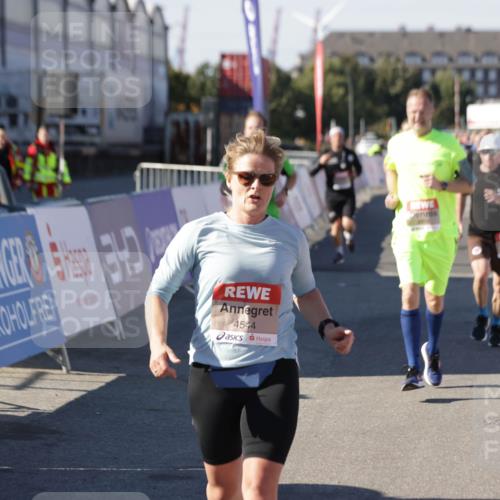 03.10.2025 - Köhlbrandbrückenlauf Jannik Wohlers http://msf.ph/oto/9052124 03.10.2025 13:08:54 Ziel 4138, 4213, 4340, 4403, 4505, 4544, 5705, 5842, 6034, 6233, 6372 meine-sportfotos.de
