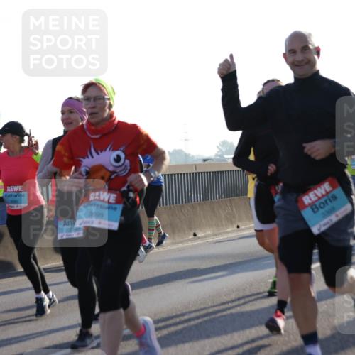 03.10.2025 - Köhlbrandbrückenlauf Jannik Wohlers http://msf.ph/oto/9052125 03.10.2025 09:19:18 Position 3 3060, 6, 3099, 294, 3369, 3071 meine-sportfotos.de