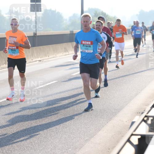 03.10.2025 - Köhlbrandbrückenlauf Lena Gebhardt http://msf.ph/oto/9052126 03.10.2025 09:15:07 Position 1 3043, 1030 meine-sportfotos.de