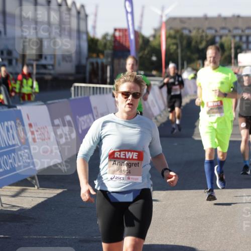 03.10.2025 - Köhlbrandbrückenlauf Jannik Wohlers http://msf.ph/oto/9052128 03.10.2025 13:08:54 Ziel 4138, 4213, 4340, 4403, 4505, 4544, 5705, 5842, 6034, 6233, 6372 meine-sportfotos.de