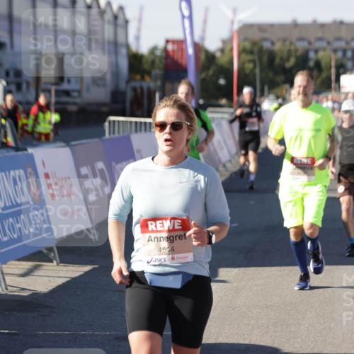 03.10.2025 - Köhlbrandbrückenlauf Jannik Wohlers http://msf.ph/oto/9052143 03.10.2025 13:08:54 Ziel 4138, 4213, 4340, 4403, 4505, 4544, 5705, 5842, 6034, 6233, 6372 meine-sportfotos.de