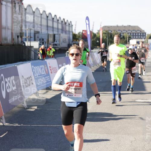 03.10.2025 - Köhlbrandbrückenlauf Jannik Wohlers http://msf.ph/oto/9052155 03.10.2025 13:08:55 Ziel 4057, 4138, 4213, 4340, 4403, 4505, 4544, 5705, 5842, 6034, 6233, 6372 meine-sportfotos.de