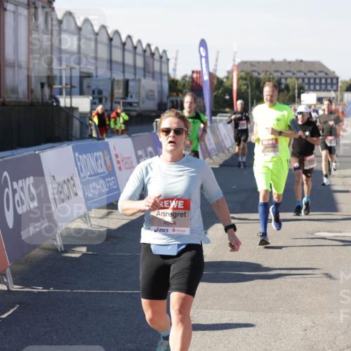 03.10.2025 - Köhlbrandbrückenlauf Jannik Wohlers http://msf.ph/oto/9052165 03.10.2025 13:08:55 Ziel 4057, 4138, 4213, 4340, 4403, 4505, 4544, 5705, 5842, 6034, 6233, 6372 meine-sportfotos.de