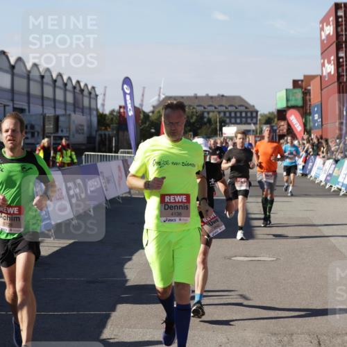 03.10.2025 - Köhlbrandbrückenlauf Jannik Wohlers http://msf.ph/oto/9052184 03.10.2025 13:08:57 Ziel 4057, 4138, 4340, 4346, 4381, 4403, 4505, 4544, 5705, 5842, 6034, 6233, 6372 meine-sportfotos.de