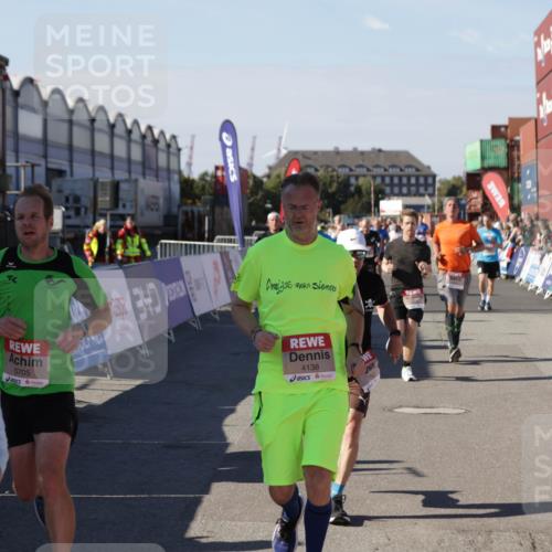 03.10.2025 - Köhlbrandbrückenlauf Jannik Wohlers http://msf.ph/oto/9052199 03.10.2025 13:08:57 Ziel 4057, 4138, 4340, 4346, 4381, 4403, 4505, 4544, 5705, 5842, 6034, 6233, 6372 meine-sportfotos.de