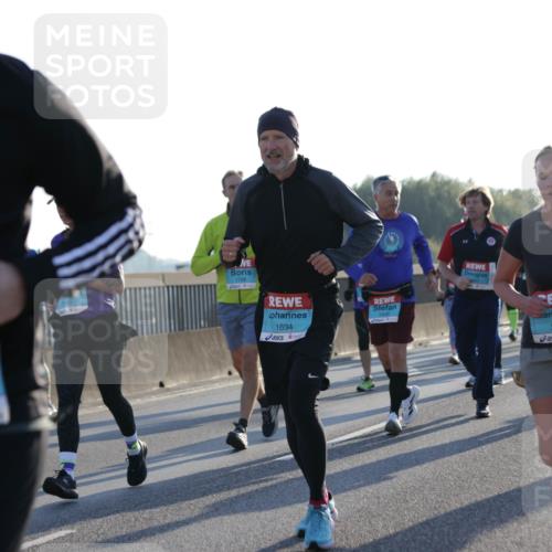 03.10.2025 - Köhlbrandbrückenlauf Jannik Wohlers http://msf.ph/oto/9052202 03.10.2025 09:19:20 Position 3 3734, 61, 1634, 2499, 1871 meine-sportfotos.de