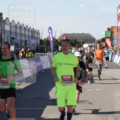 03.10.2025 - Köhlbrandbrückenlauf Jannik Wohlers http://msf.ph/oto/9052203 03.10.2025 13:08:57 Ziel 4057, 4138, 4340, 4346, 4381, 4403, 4505, 4544, 5705, 5842, 6034, 6233, 6372 meine-sportfotos.de