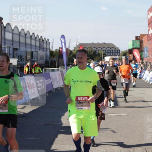 03.10.2025 - Köhlbrandbrückenlauf Jannik Wohlers http://msf.ph/oto/9052208 03.10.2025 13:08:57 Ziel 4057, 4138, 4340, 4346, 4381, 4403, 4505, 4544, 5705, 5842, 6034, 6233, 6372 meine-sportfotos.de