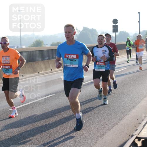 03.10.2025 - Köhlbrandbrückenlauf Lena Gebhardt http://msf.ph/oto/9052222 03.10.2025 09:15:09 Position 1 3043, 1030, 2879 meine-sportfotos.de