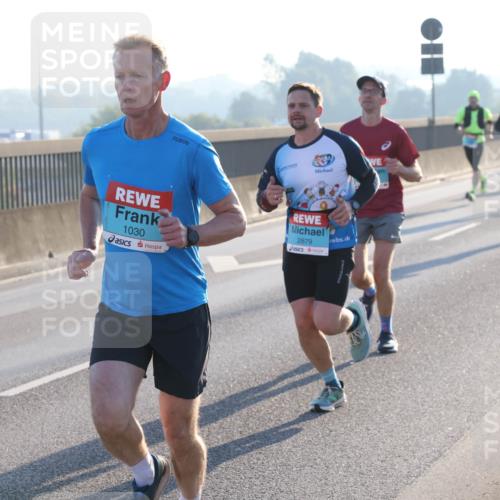 03.10.2025 - Köhlbrandbrückenlauf Lena Gebhardt http://msf.ph/oto/9052231 03.10.2025 09:15:09 Position 1 1030, 2879 meine-sportfotos.de