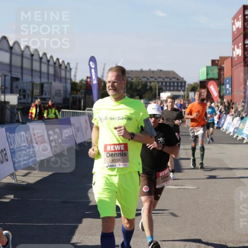 03.10.2025 - Köhlbrandbrückenlauf Jannik Wohlers http://msf.ph/oto/9052232 03.10.2025 13:08:57 Ziel 4057, 4138, 4340, 4346, 4381, 4403, 4505, 4544, 5705, 5842, 6034, 6233, 6372 meine-sportfotos.de