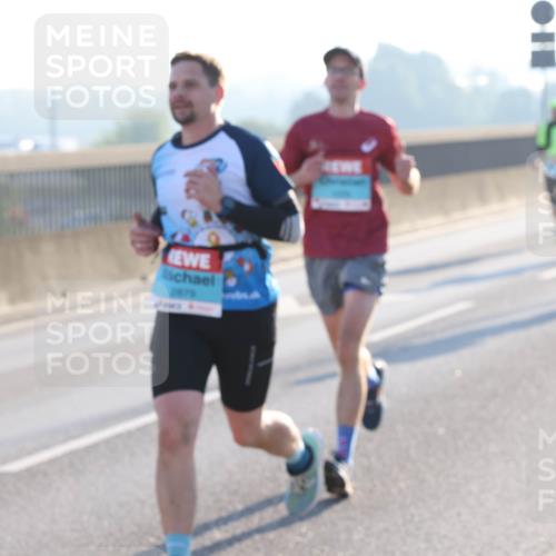 03.10.2025 - Köhlbrandbrückenlauf Lena Gebhardt http://msf.ph/oto/9052242 03.10.2025 09:15:10 Position 1  meine-sportfotos.de