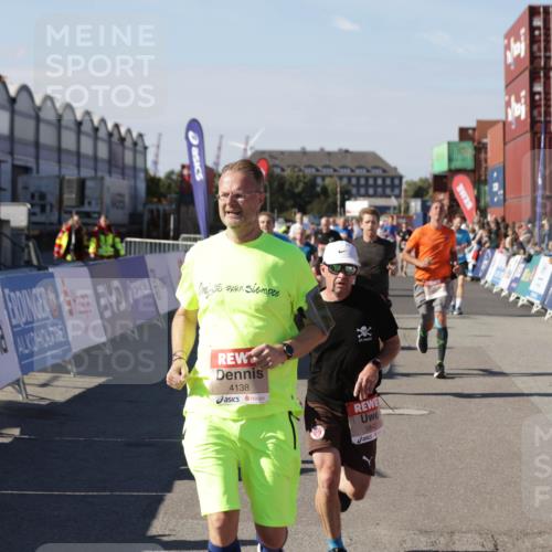 03.10.2025 - Köhlbrandbrückenlauf Jannik Wohlers http://msf.ph/oto/9052244 03.10.2025 13:08:57 Ziel 4057, 4138, 4340, 4346, 4381, 4403, 4505, 4544, 5705, 5842, 6034, 6233, 6372 meine-sportfotos.de