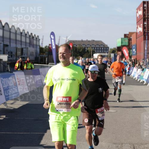 03.10.2025 - Köhlbrandbrückenlauf Jannik Wohlers http://msf.ph/oto/9052253 03.10.2025 13:08:57 Ziel 4057, 4138, 4340, 4346, 4381, 4403, 4505, 4544, 5705, 5842, 6034, 6233, 6372 meine-sportfotos.de