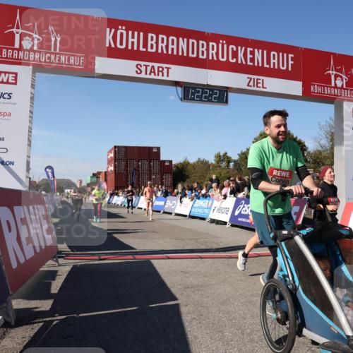 03.10.2025 - Köhlbrandbrückenlauf Lena Gebhardt http://msf.ph/oto/9052256 03.10.2025 13:22:22 Ziel 4239, 4706, 5072, 5235, 5272, 5400, 5401, 5720, 5851, 5929, 6188, 6531 meine-sportfotos.de