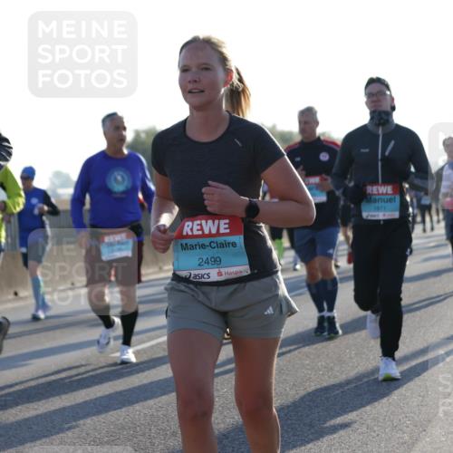 03.10.2025 - Köhlbrandbrückenlauf Jannik Wohlers http://msf.ph/oto/9052265 03.10.2025 09:19:21 Position 3 634, 2499, 1871 meine-sportfotos.de