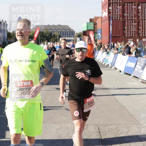 03.10.2025 - Köhlbrandbrückenlauf Jannik Wohlers http://msf.ph/oto/9052274 03.10.2025 13:08:58 Ziel 4057, 4138, 4197, 4340, 4346, 4381, 4403, 4505, 4544, 5705, 5842, 6034, 6233, 6372 meine-sportfotos.de