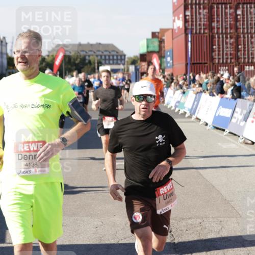 03.10.2025 - Köhlbrandbrückenlauf Jannik Wohlers http://msf.ph/oto/9052286 03.10.2025 13:08:58 Ziel 4057, 4138, 4197, 4340, 4346, 4381, 4403, 4505, 4544, 5705, 5842, 6034, 6233, 6372 meine-sportfotos.de