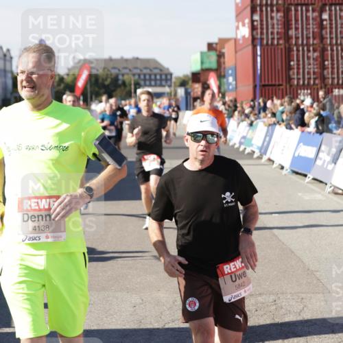 03.10.2025 - Köhlbrandbrückenlauf Jannik Wohlers http://msf.ph/oto/9052294 03.10.2025 13:08:58 Ziel 4057, 4138, 4197, 4340, 4346, 4381, 4403, 4505, 4544, 5705, 5842, 6034, 6233, 6372 meine-sportfotos.de