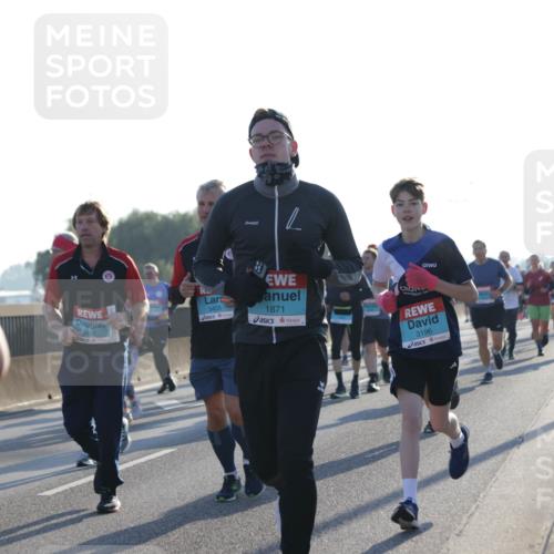 03.10.2025 - Köhlbrandbrückenlauf Jannik Wohlers http://msf.ph/oto/9052296 03.10.2025 09:19:21 Position 3 3407, 3405, 1871, 3196 meine-sportfotos.de