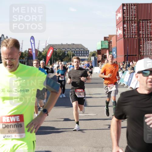 03.10.2025 - Köhlbrandbrückenlauf Jannik Wohlers http://msf.ph/oto/9052298 03.10.2025 13:08:59 Ziel 4057, 4138, 4197, 4340, 4346, 4381, 4403, 4505, 4544, 5705, 5842, 6233, 6372 meine-sportfotos.de