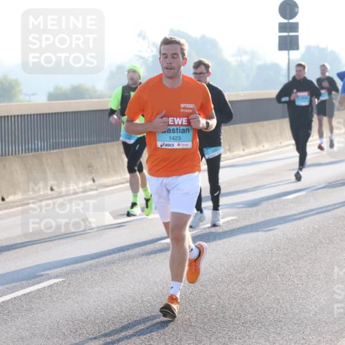 03.10.2025 - Köhlbrandbrückenlauf Lena Gebhardt http://msf.ph/oto/9052299 03.10.2025 09:15:13 Position 1 1423 meine-sportfotos.de