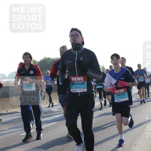 03.10.2025 - Köhlbrandbrückenlauf Jannik Wohlers http://msf.ph/oto/9052308 03.10.2025 09:19:22 Position 3 3406, 3407, 1871, 3196 meine-sportfotos.de