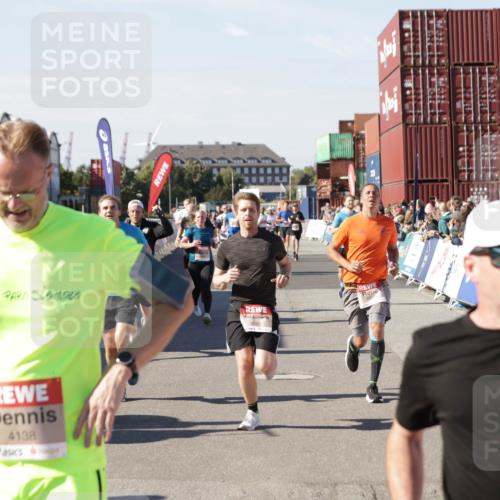 03.10.2025 - Köhlbrandbrückenlauf Jannik Wohlers http://msf.ph/oto/9052312 03.10.2025 13:08:59 Ziel 4057, 4138, 4197, 4340, 4346, 4381, 4403, 4505, 4544, 5705, 5842, 6233, 6372 meine-sportfotos.de