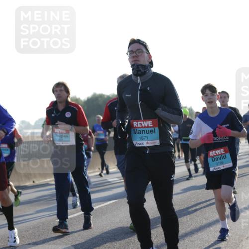 03.10.2025 - Köhlbrandbrückenlauf Jannik Wohlers http://msf.ph/oto/9052315 03.10.2025 09:19:22 Position 3 3406, 3407, 1871, 3196 meine-sportfotos.de