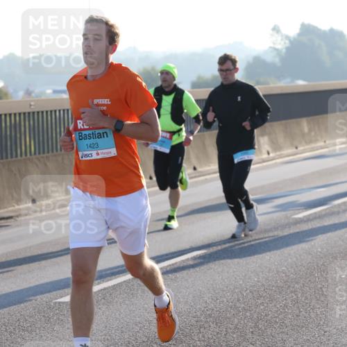 03.10.2025 - Köhlbrandbrückenlauf Lena Gebhardt http://msf.ph/oto/9052330 03.10.2025 09:15:14 Position 1 1423 meine-sportfotos.de