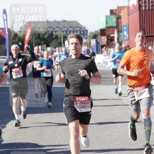 03.10.2025 - Köhlbrandbrückenlauf Jannik Wohlers http://msf.ph/oto/9052332 03.10.2025 13:08:59 Ziel 4057, 4138, 4197, 4340, 4346, 4381, 4403, 4505, 4544, 5705, 5842, 6233, 6372 meine-sportfotos.de
