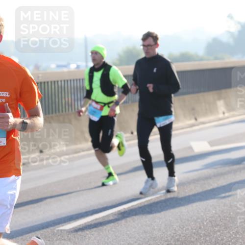 03.10.2025 - Köhlbrandbrückenlauf Lena Gebhardt http://msf.ph/oto/9052346 03.10.2025 09:15:14 Position 1 1423 meine-sportfotos.de