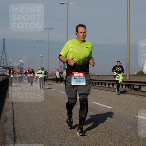 03.10.2025 - Köhlbrandbrückenlauf Fabian Wolf http://msf.ph/oto/9052349 03.10.2025 10:02:04 Position 3 1995, 38 meine-sportfotos.de