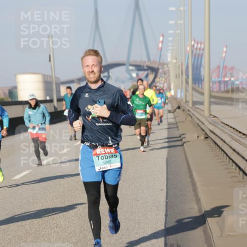 03.10.2025 - Köhlbrandbrückenlauf Jannik Wohlers http://msf.ph/oto/9052352 03.10.2025 09:46:45 Position 3 30, 1262 meine-sportfotos.de