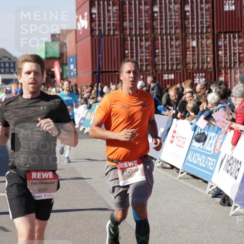 03.10.2025 - Köhlbrandbrückenlauf Jannik Wohlers http://msf.ph/oto/9052354 03.10.2025 13:09:00 Ziel 4057, 4138, 4197, 4346, 4381, 4403, 4505, 4544, 5705, 5842, 6233, 6372 meine-sportfotos.de